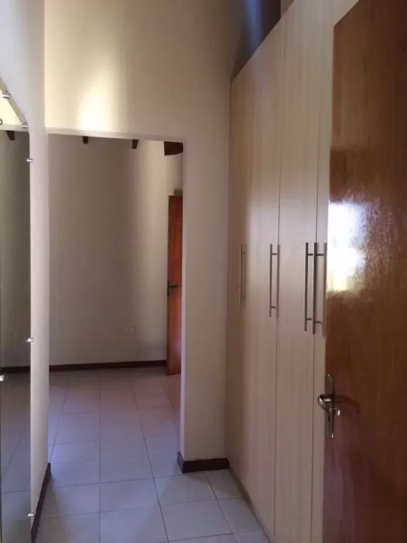 Alquilo Duplex de 3 dormitorios en Ycua saty!!! — foto 2