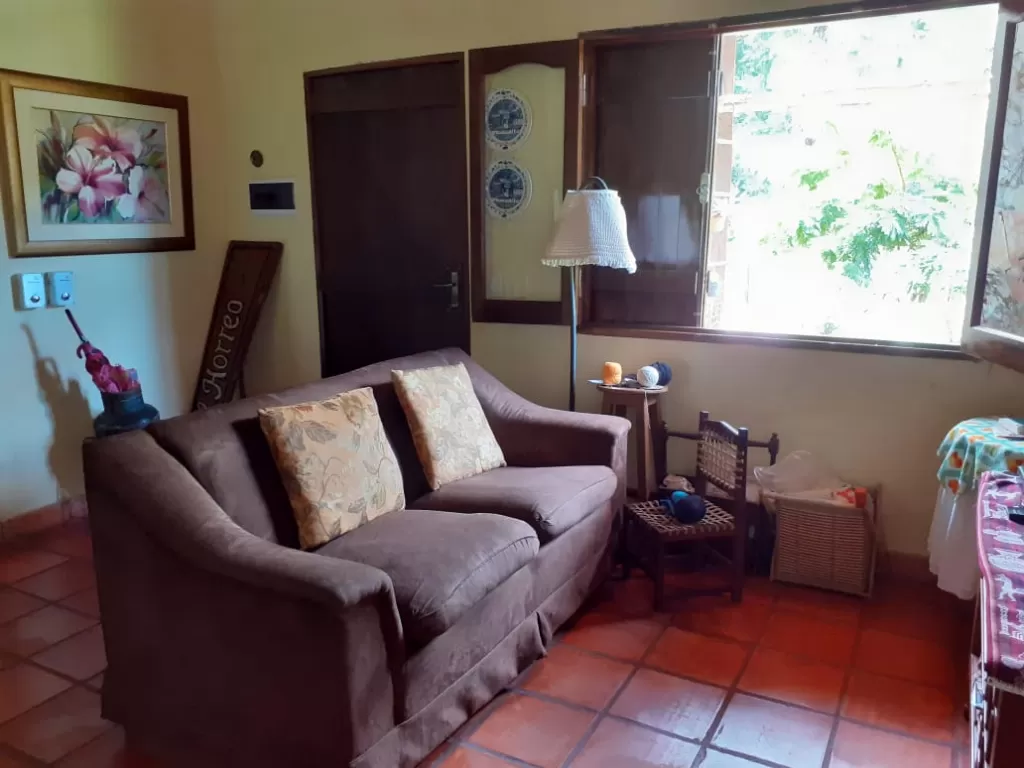VENDO HERMOSA CASA EN PARAGUARI EN EXCELENTE UBICACIÓN A CERCANÍAS DE LA FRUTERÍA PARAGUAR — foto 2
