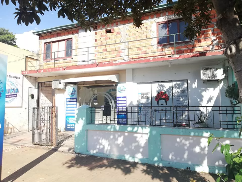 Vendo terreno con 2 locales comerciales y 2 departamentos sobre Bartolome de las Casas. — foto 2