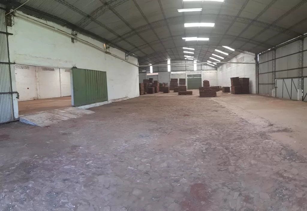 LIMPIO - PROPIEDAD COMERCIAL SOBRE 4 CALLES: 35000 m2 DE TERRENO Y 9000 m2 CONSTRUIDOS! — foto 2