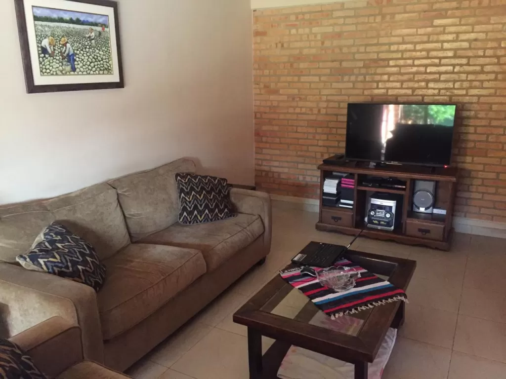 Vendo hermosa casa en Barrio Kennedy Lambare — foto 3