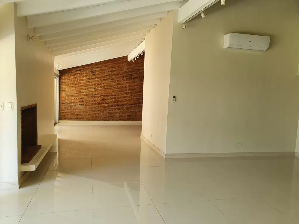 HERMOSA Y FINA RESIDENCIA — foto 2