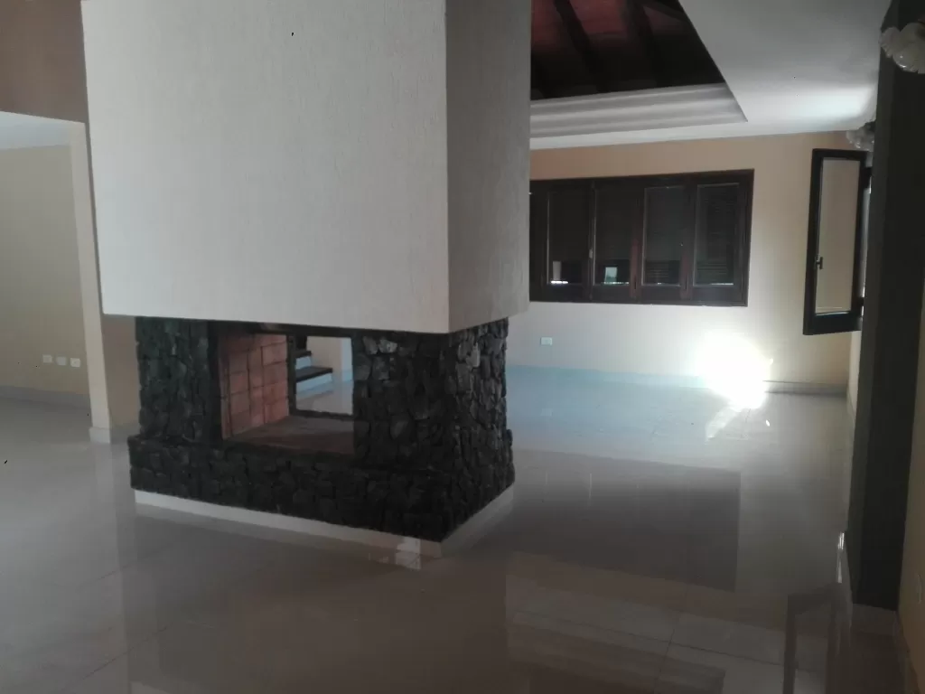 MANORA AMPLIA VIVIENDA CON PISCINA ZONA CASA RICA — foto 2