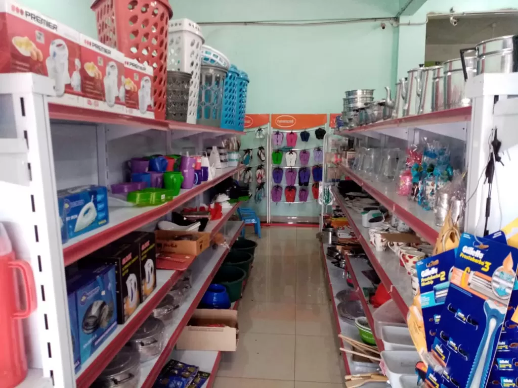 ALQUILO SALÓN COMERCIAL CON TODOS LOS MUEBLES — foto 2