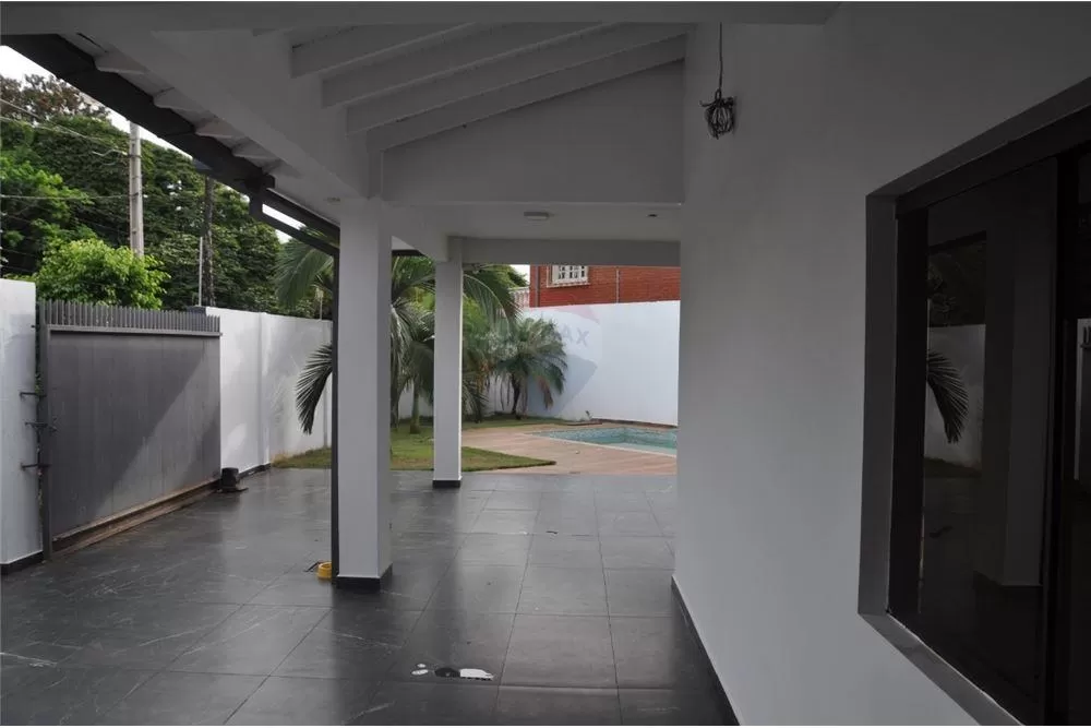 VENDO EXCELENTE PROPIEDAD - UBICACION ESTRATEGICA — foto 2