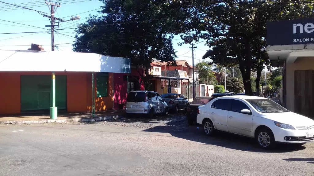 VENDO PROPIEDAD EN ESQUINA ESPECIAL PARA EDIFICIO - EN ASUNCIÓN - BARRIO OBRERO.... — foto 2