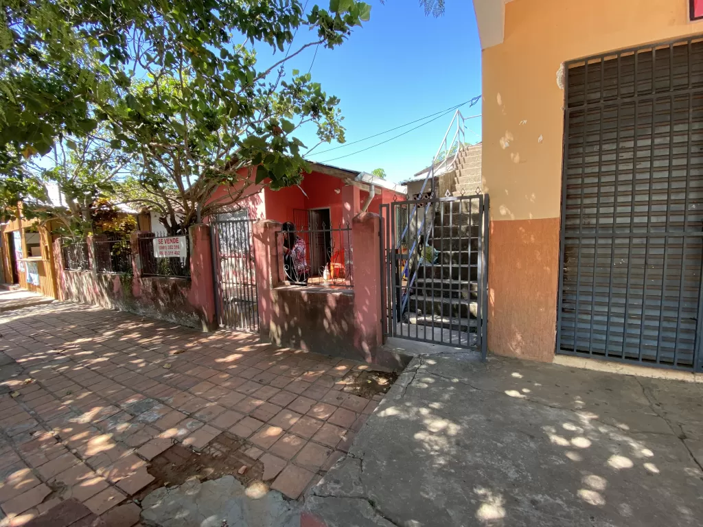 Casa con salón con salón comercial en la ciudad de Coronel Oviedo — foto 3