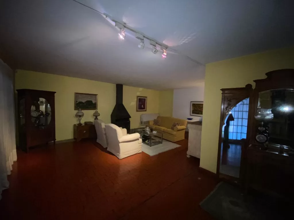 BO MCAL. ESTIGARRIBIA: CONFORTABLE RESIDENCIA, 4 DORMITORIOS, GRAN JARDÍN, 732 M2, PISCINA — foto 3