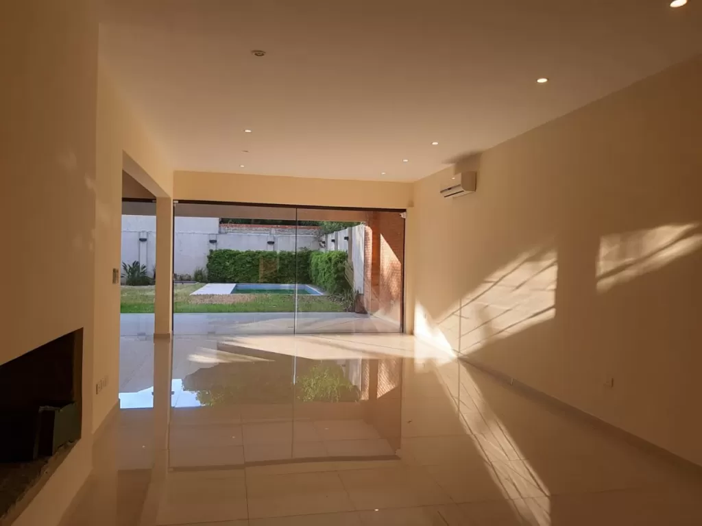 MBURUCUYA: RESIDENCIA MINIMALISTA DE PRIMER NIVEL, 490 M2, 4 SUITES. — foto 3