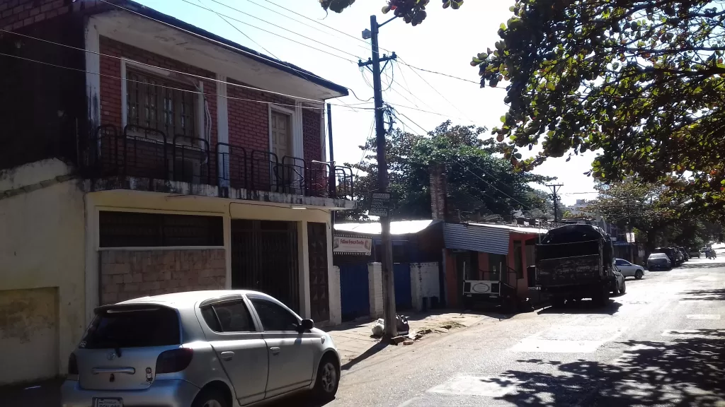 VENDO EN ASUNCIÓN BARRIO OBRERO - UNA PROPIEDAD EN ESQUINA ESPECIAL PARA EDIFICIO — foto 2