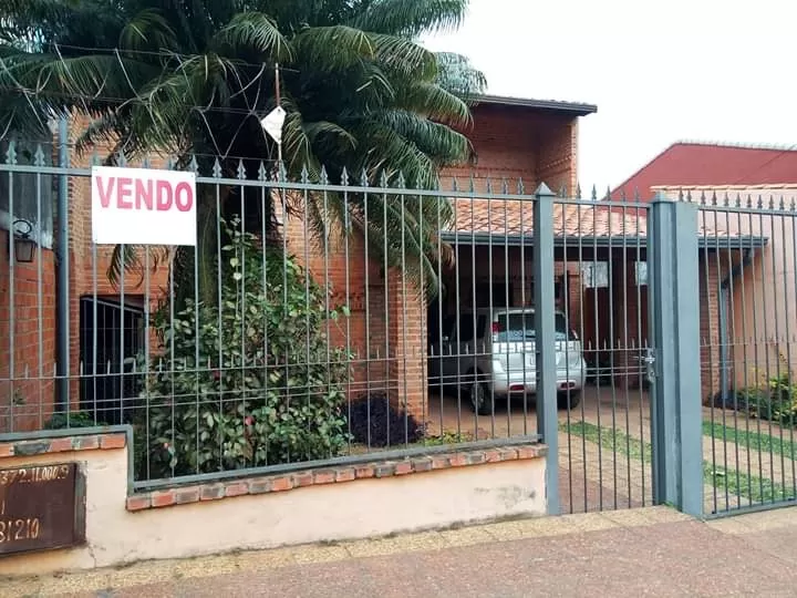 BO HERRERA, VILLA MORRA: HERMOSA RESIDENCIA, 3 DORMITORIOS, AMPLIO JARDÍN — foto 2