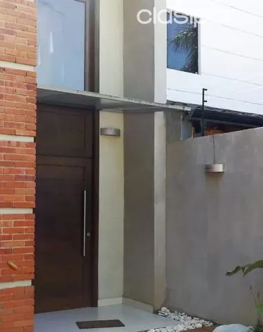 MBURUCUYÁ: ELEGANTE DÚPLEX, 3 DORMITORIOS, PISCINA, JARDÍN, 6.500.000 GS. — foto 2