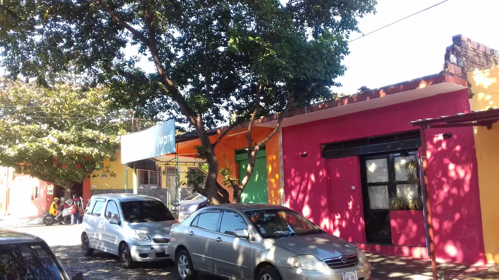 VENDO EN ASUNCIÓN BARRIO OBRERO - UNA PROPIEDAD EN ESQUINA ESPECIAL PARA EDIFICIO-. — foto 3