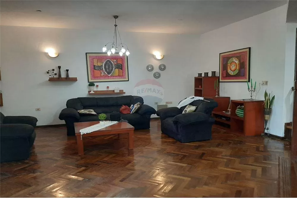 VENDO LINDA CASA EN ZONA CONMEBOL — foto 2