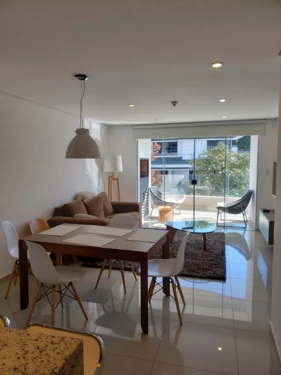 VENDO DEPARTAMENTO TOTALMENTE AMOBLADO A 2 CUADRAS DE BOGGIANI — foto 3
