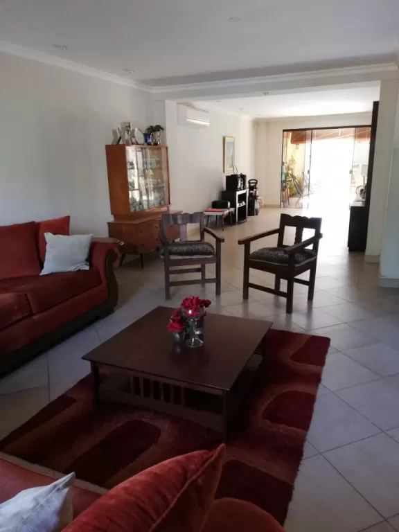 VENDO AMPLIA CASA EN BARRIO MBURUCUYA — foto 2