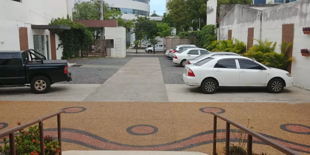 AVDA. AVIADORES DEL CHACO: 360 M2 + OFICINAS + SHOWROOM + PARKING IDEAL P EMPRESAS. — foto 2
