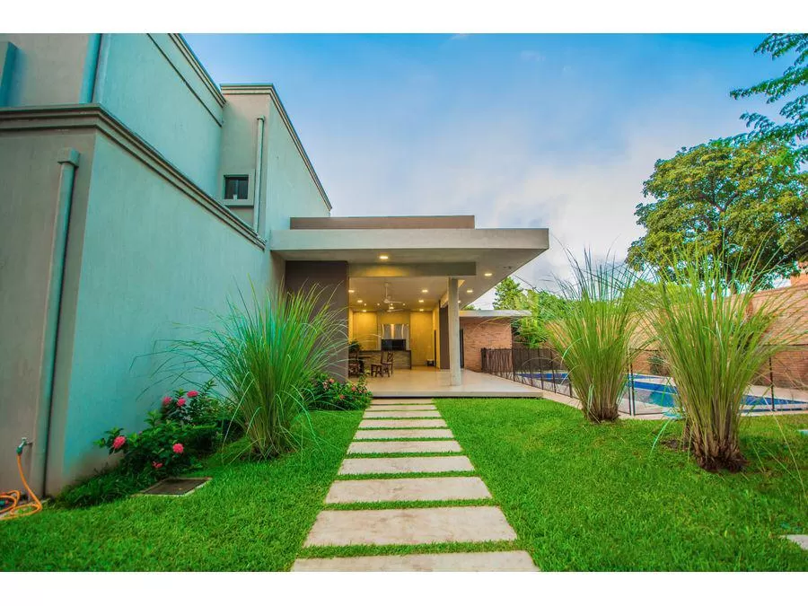 LUQUE, AEROPUERTO: EN ELEGANTE CONDOMINIO, ELEGANTE DUPLEX EN VENTA, 190.000 USD — foto 2