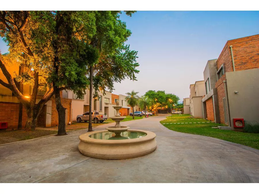 LUQUE, AEROPUERTO: EN ELEGANTE CONDOMINIO, ELEGANTE DUPLEX EN VENTA, 190.000 USD — foto 3