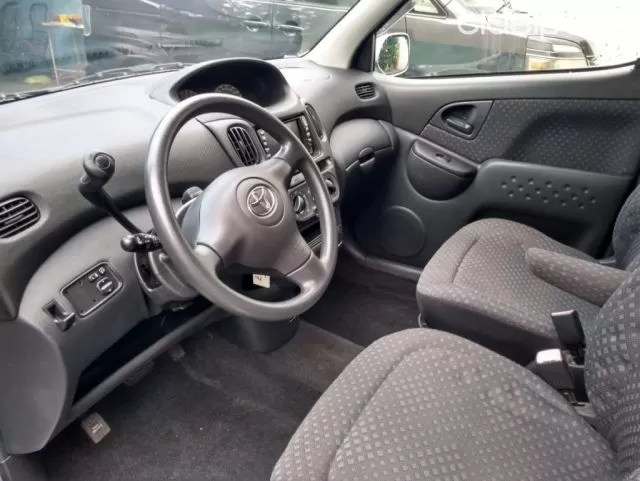 Toyota Funcargo 2004 - foto 2