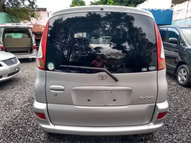Toyota Funcargo 2004 — foto 6