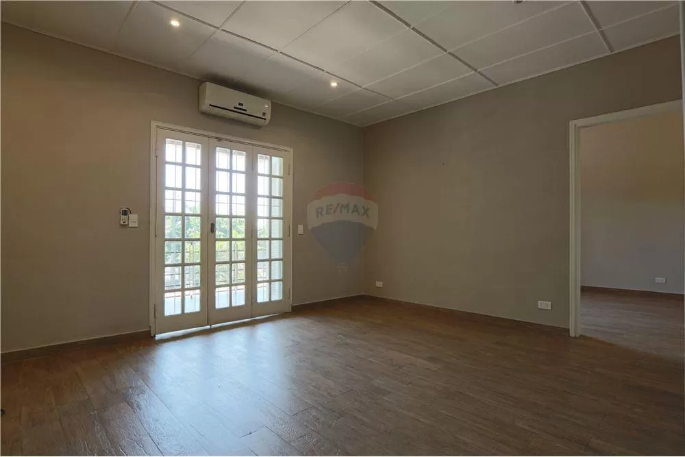 Amplia residencia Bo. Ycua Sati. — foto 3