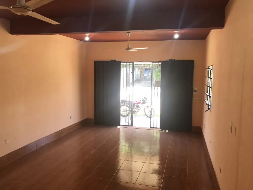 ALQUILO AMPLIO SALÓN EN ÑEMBY — foto 2