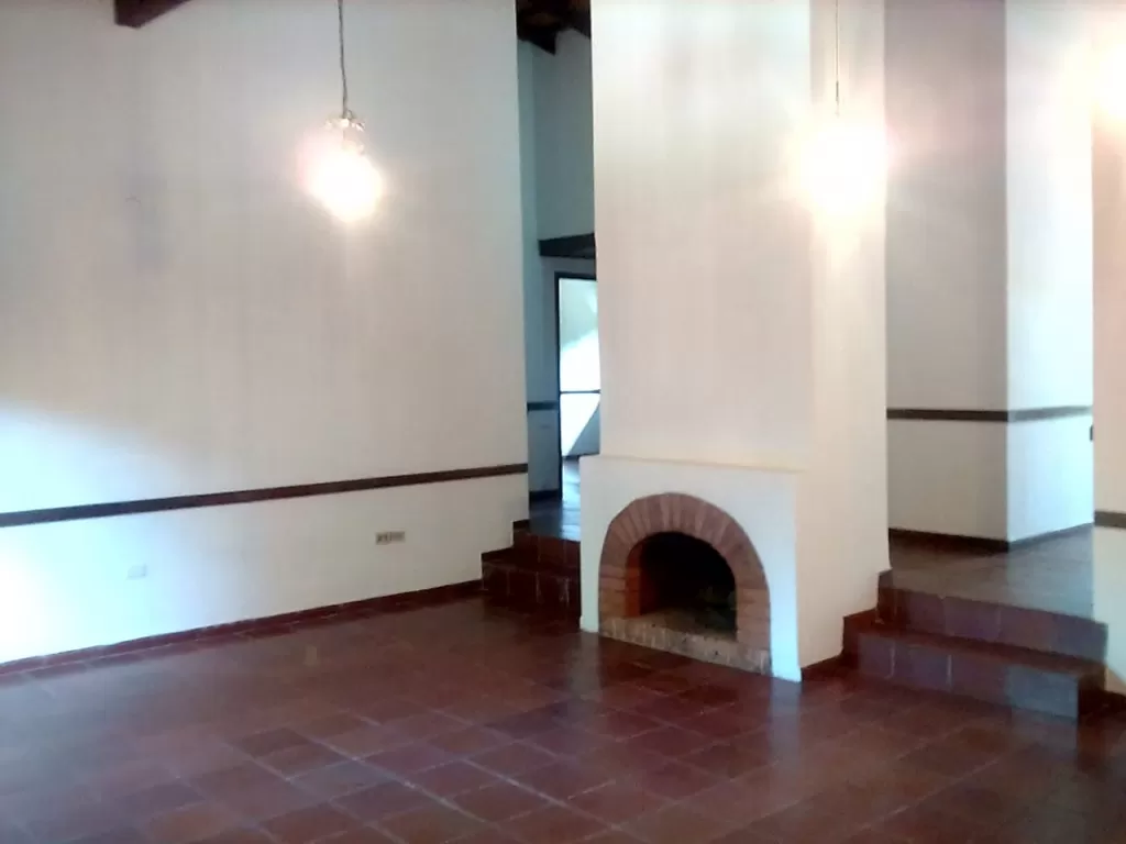 OFERTA!! CASA EN VENTA A DOS CUADRAS DE LA AVDA. PRIMER PRESIDENTE - ASUNCIÓN — foto 2