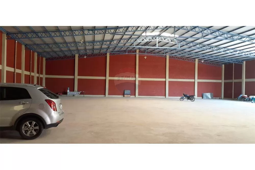 DEPÓSITO Y SHOWROOM EN LIMPIO — foto 2