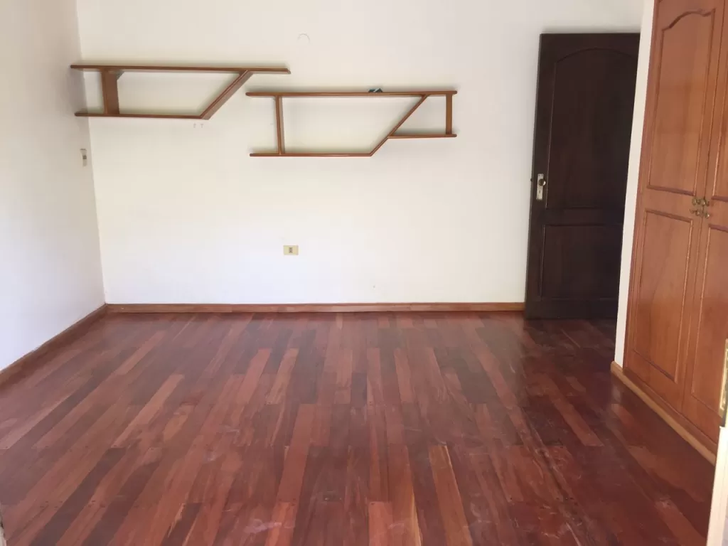 YACHT Y GOLF CLUB, LAMBARÉ: EN BARRIO CERRADO, 1.600 M2, MAGNIFICA RESIDENCIA EN VENTA. — foto 2