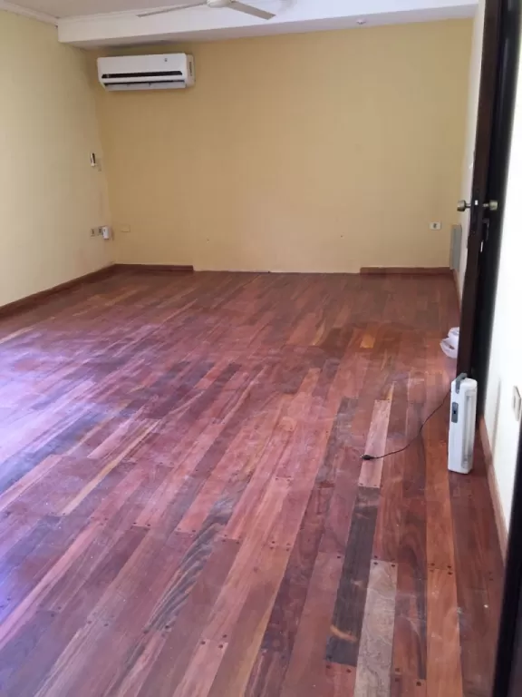 YACHT Y GOLF CLUB, LAMBARÉ: EN BARRIO CERRADO, 1.600 M2, MAGNIFICA RESIDENCIA EN VENTA. — foto 3