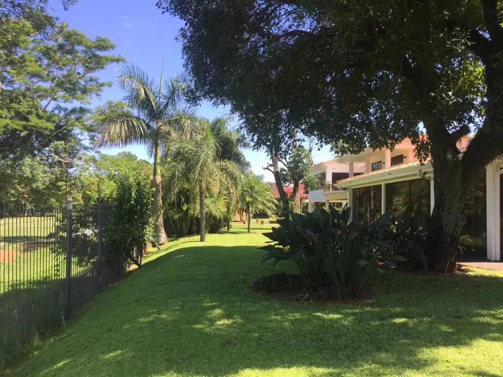 YACHT Y GOLF CLUB, LAMBARÉ: 3.000 M2, MAGNIFICA RESIDENCIA S CAMPOS DE GOLF, 2 PISCINAS. — foto 3