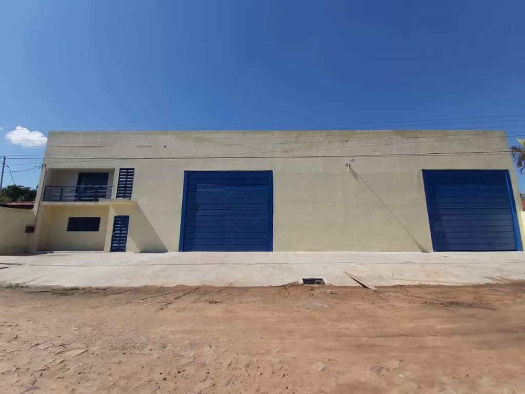 LUQUE: 750 M2 ÚTILES, IDEAL P EMPRESAS + OFICINAS + PARKING. — foto 3