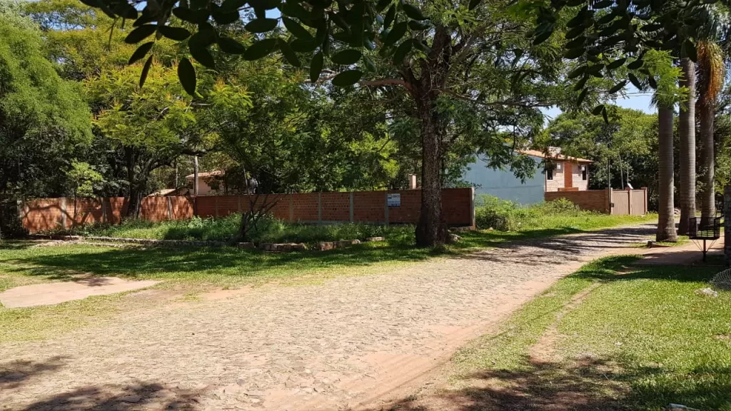 VENDO EN LUQUE TERRENO EN ESQUINA — foto 3
