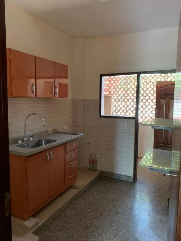 *Amplio Apartamento cerca del Centro - Barrio Petirossi Incluye Estacionamiento — foto 2