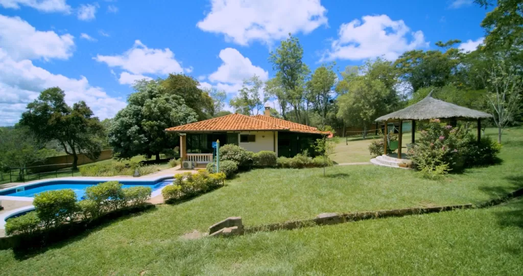 Caacupé: propiedad de 9.5 hectárea con casa propia y piscina — foto 3