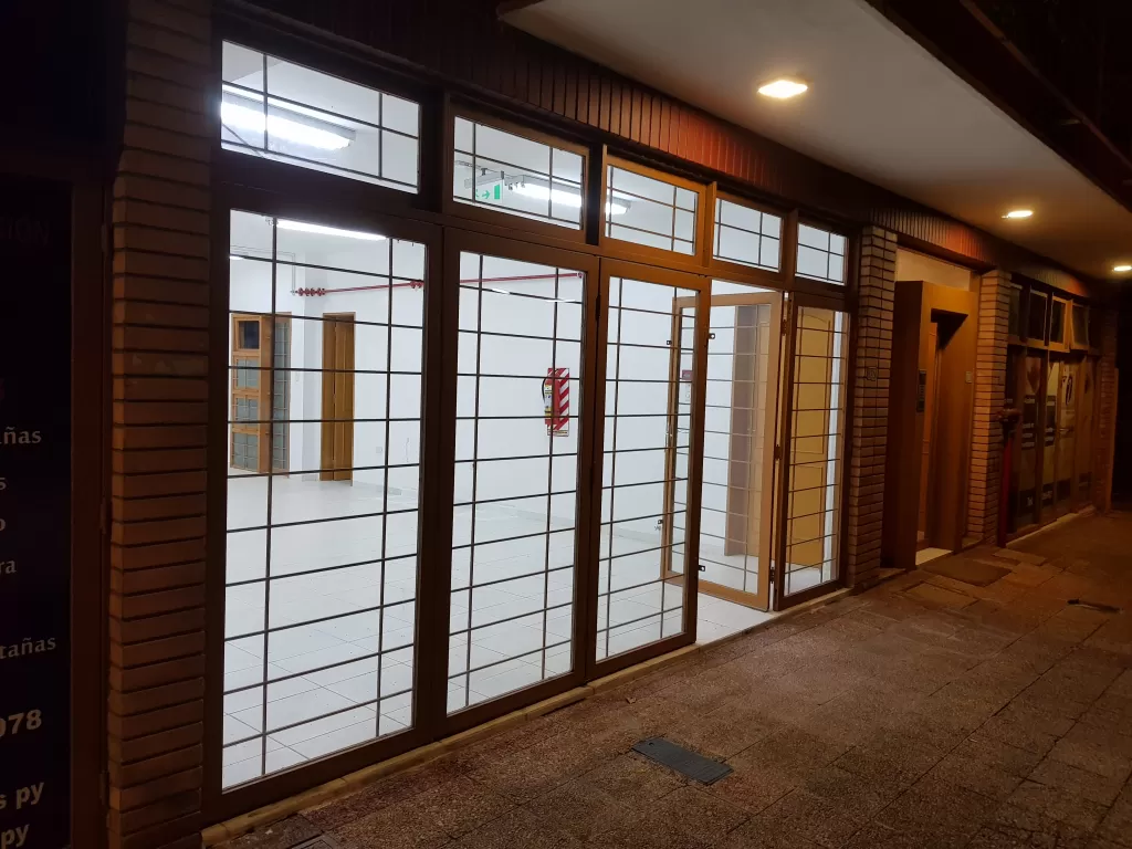 SALÓN COMERCIAL — foto 3