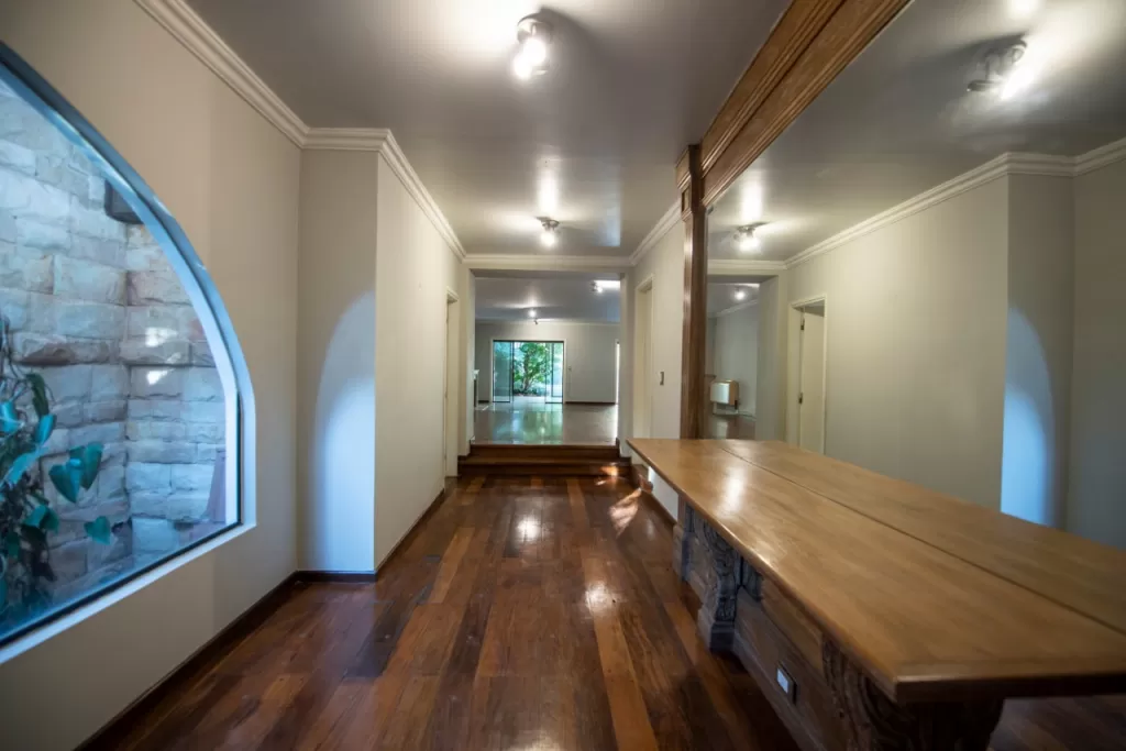 MANORÁ: HERMOSAS RESIDENCIA, 574 M2, 3 DORMITORIOS, JARDÍN, PISCINA, 580.000 USD. — foto 2