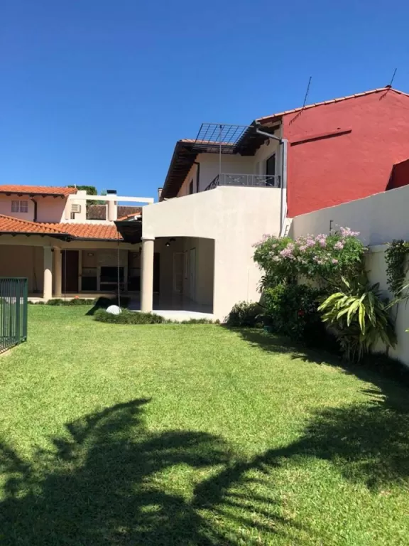 Alquilo hermosa residencia en Barrio Mburucuyá — foto 2