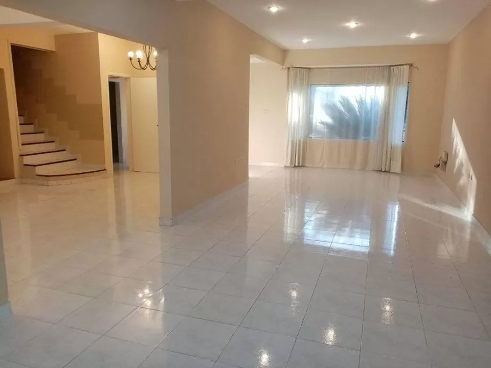Alquilo hermosa residencia en Barrio Mburucuyá — foto 3