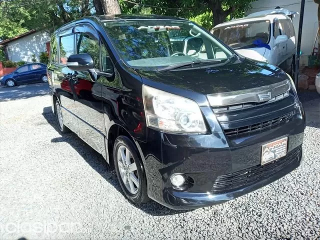 Toyota Noah 2008 - foto 2