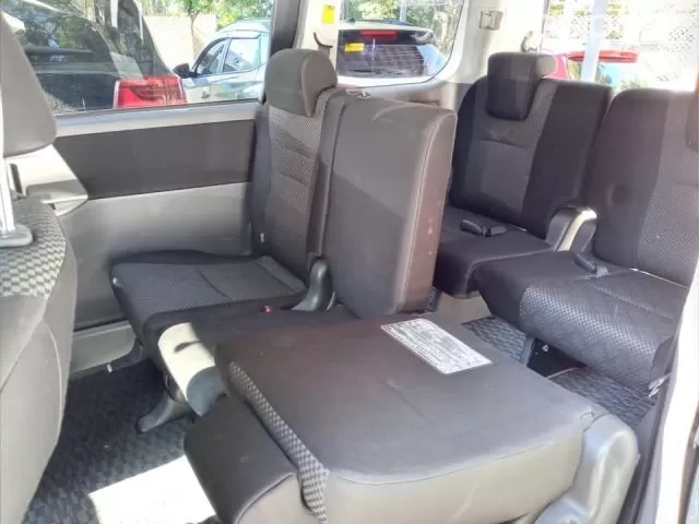 Toyota Noah 2008 — foto 3