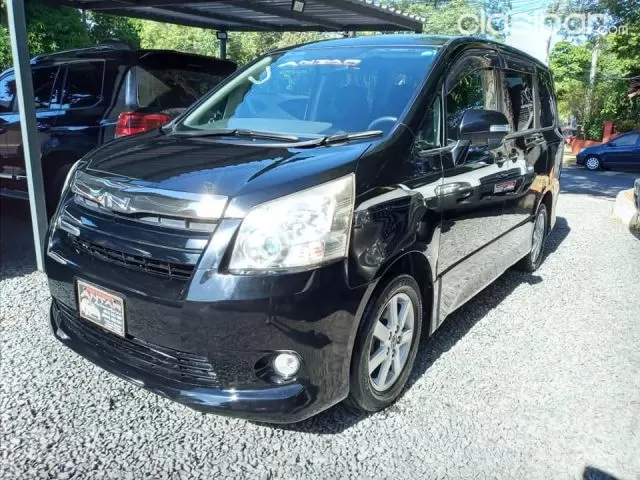 Toyota Noah 2008 — foto 4