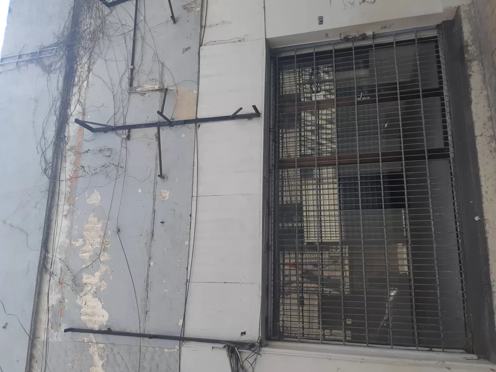 Alquilo amplio salón comercial en excelente ubicación — foto 3