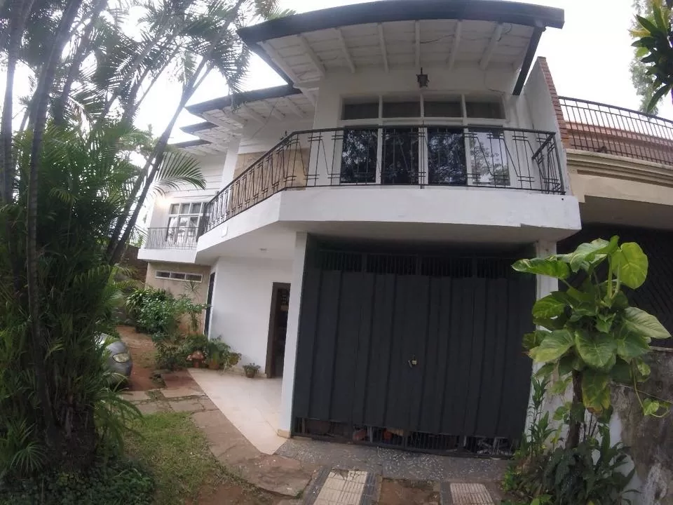 VENDO RESIDENCIA CON EXCELENTE UBICACIÓN EN ASUNCION, SEMINARIO. Y5414. — foto 2