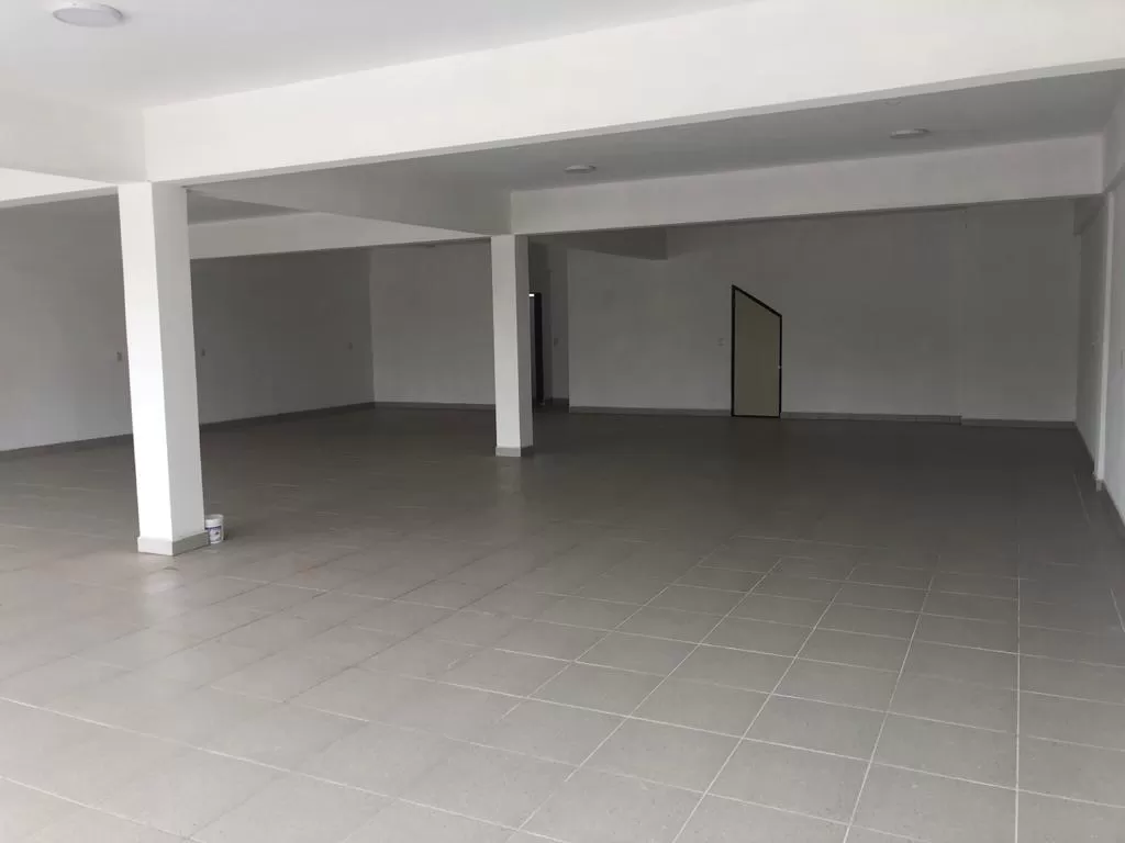 ALQUILO SALÓN COMERCIAL CON AMPLIO ESTACIONAMIENTO EN PARAGUARI CENTRO — foto 3