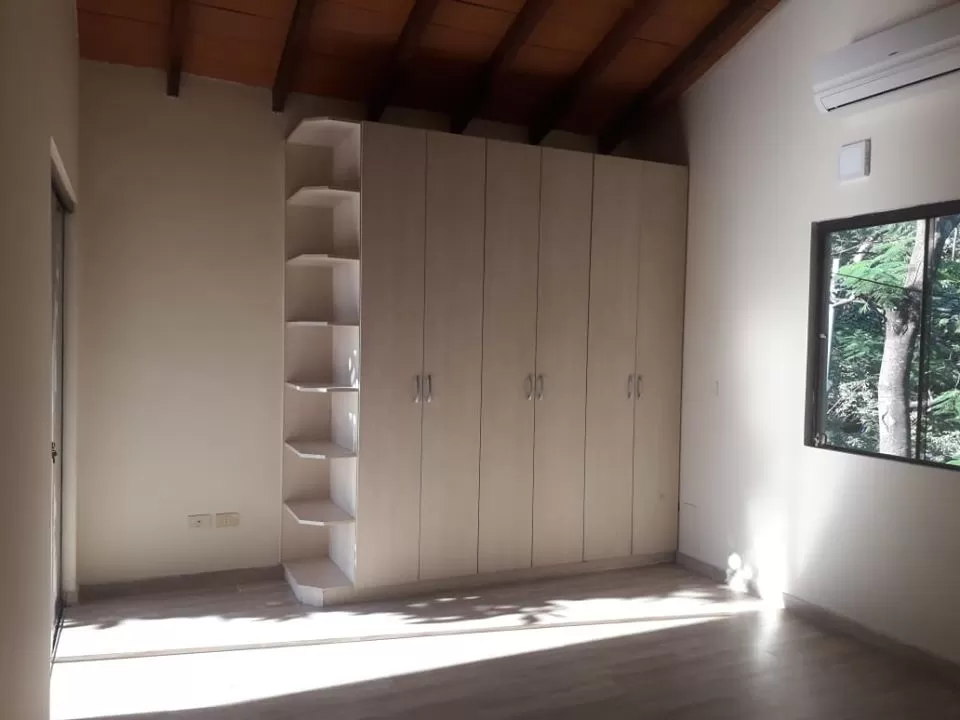 ALQUILO AMPLIO DUPLEX EN BARRIO CERRADO EN ASUNCION VILLAMORRA ZONA SHOPPING MCAL. — foto 3