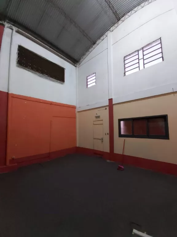 Alquilo tingladodepósito con baño y oficina en San Vicente — foto 3