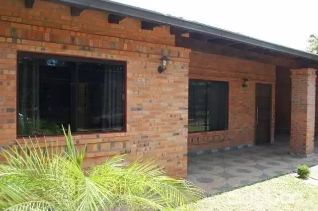 FDO DE LA MORA, z DYLAN: ELEGANTE RESIDENCIA, 364M2, EQUIPADA FULL, 900.000.000 GS. — foto 2