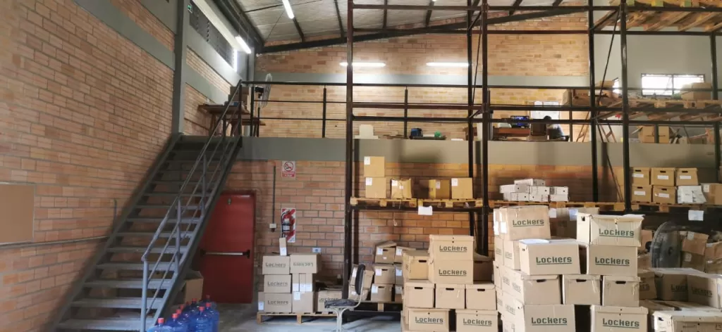 LAMBARÉ: EXCELENTE UBICACIÓN, 464 M2, DEPOSITO + OFICINAS – 11.500.000 GS. — foto 2